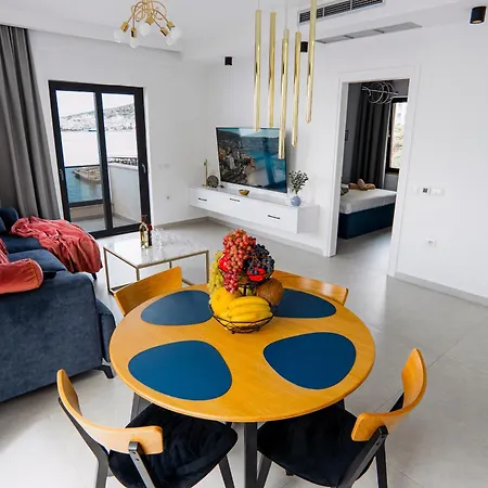 Golden * Saranda