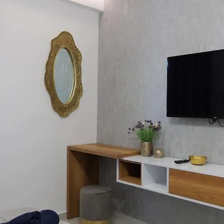 Golden Apartment *